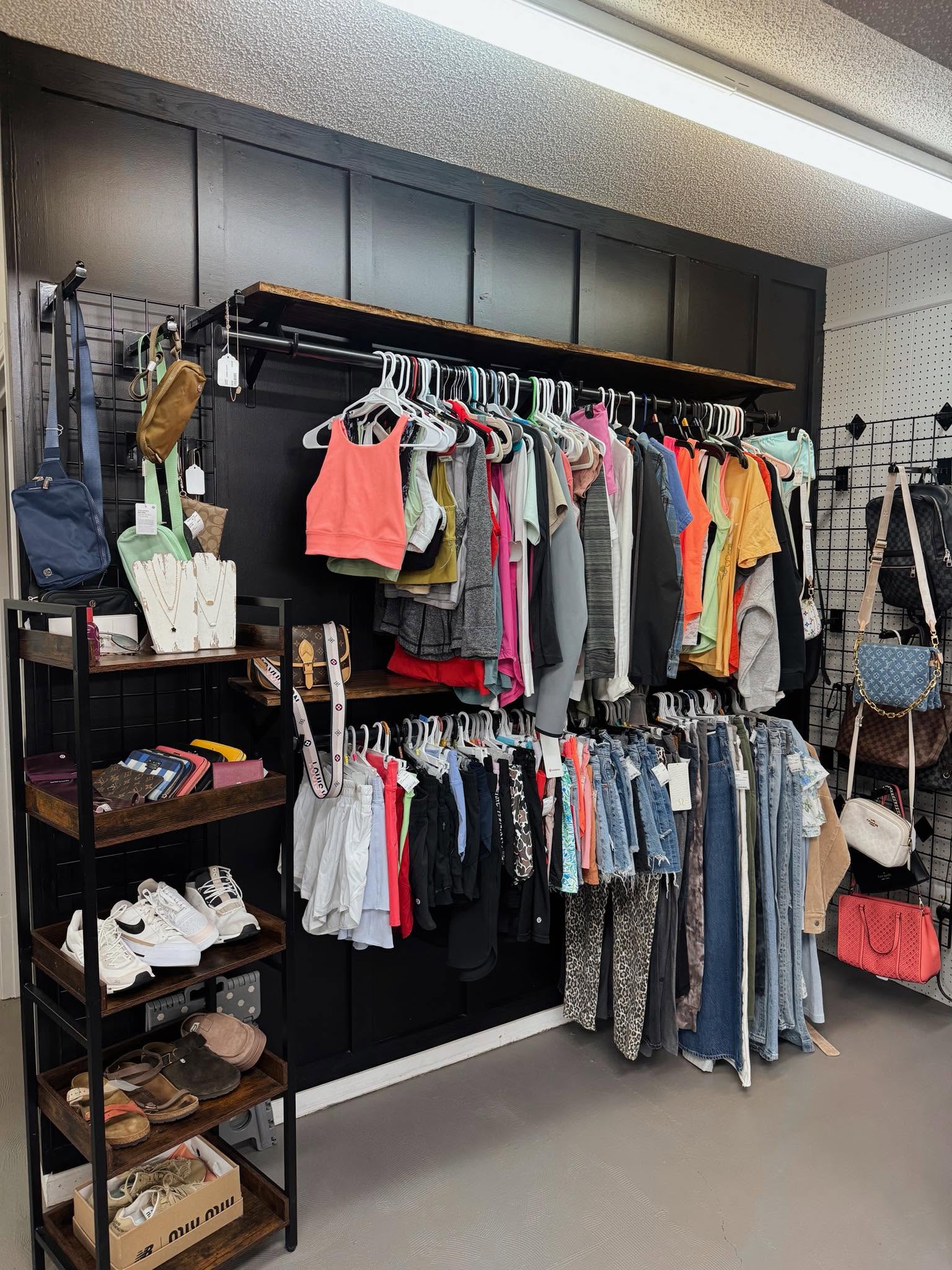 the clothes corner image 3